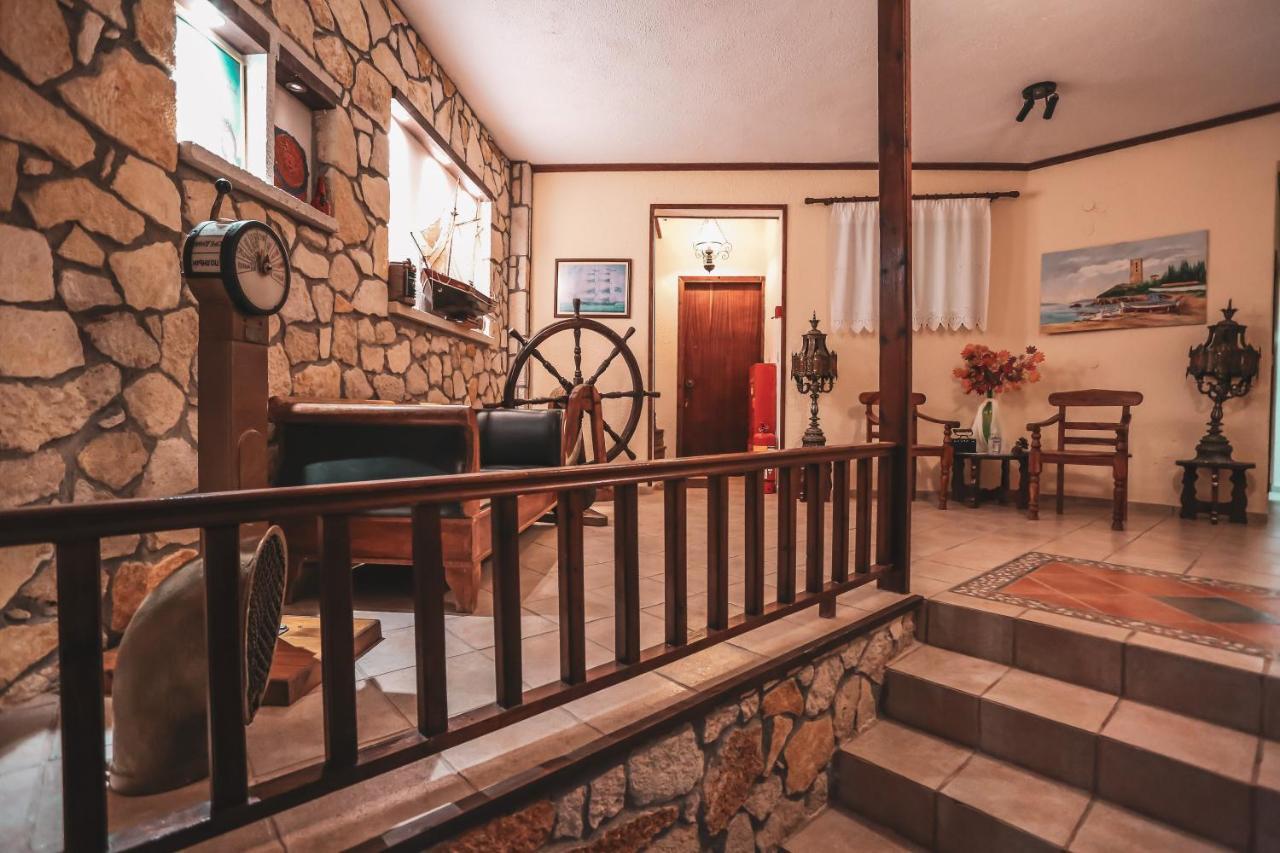 Karnagio Vasilas أغيا باراسكيفي المظهر الخارجي الصورة